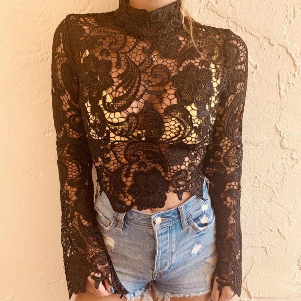 BNWT FALLING LACE TOP